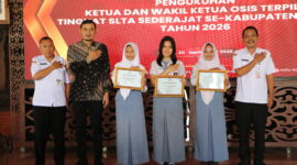 Sebanyak 182 ketua dan wakil ketua OSIS dari 91 sekolah tingkat SLTA sederajat se-Kabupaten Kudus mengikuti prosesi pengukuhan di Pendapa Kabupaten Kudus, Rabu (30/9/2026). Foto: KPU Kudus