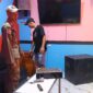 Petugas Satpol PP Kabupaten Kudus saat menertibkan usaha karaoke di kawasan Ruko Ronggolawe, Desa Getas Pejaten, Kecamatan Jati, Kudus, Minggu (4/10/2026).  Foto: ist.