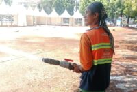 Pemkab Kudus menyiapkan perawatan berupa penyiraman, pemupukan hingga penyulaman untuk memulihkan rumput Alun-Alun Simpang Tujuh yang rusak, Rabu (7/10/2026). Foto: istimewa