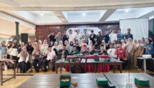 PC ISNU Kabupaten Kudus menggelar sarasehan dalam rangka memperingati Hari Santri Nasional 2026 dengan membahas implementasi nilai-nilai Pancasila dan jihad santri di era Society 5.0. Kegiatan yang berlangsung di RM Ulam Sari, Kudus, Rabu (21/10/2026), ini menjadi forum diskusi untuk memperkuat peran santri dan sarjana NU dalam menghadapi tantangan teknologi digital. Foto